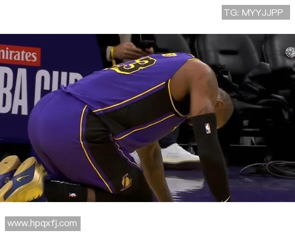 季后赛火箭与湖人第三场激战回顾双方明星球员表现与关键时刻分析