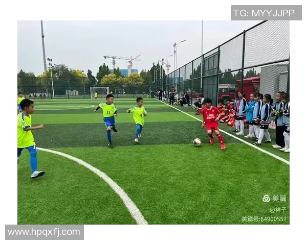 小学生足球比赛精彩瞬间集锦展现青春活力与团队精神